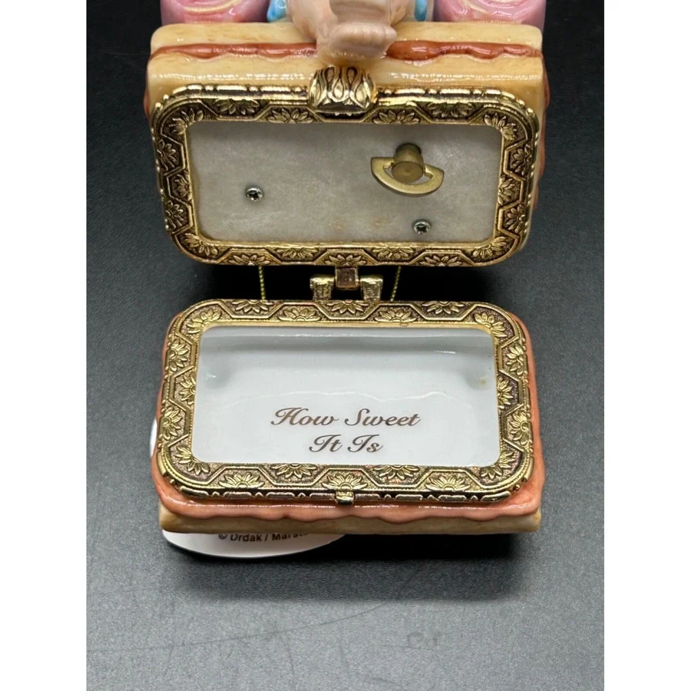 San‎ Francisco Music Box Company Bon Bon Angel Plays How Sweet It Is